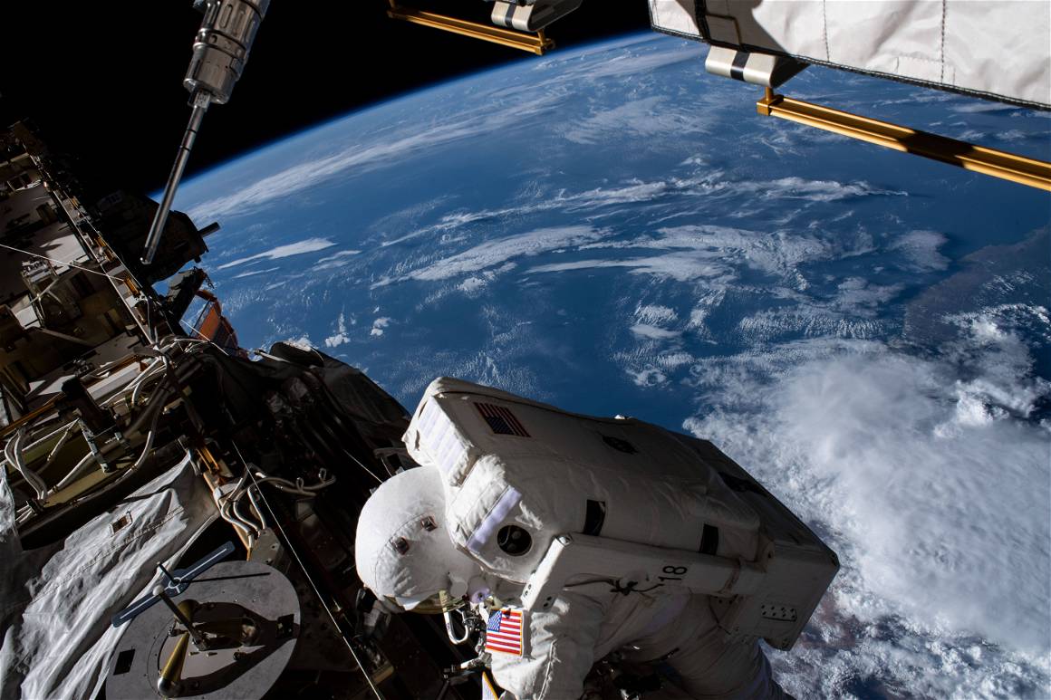 IMAGO / Zuma Wire / NASA | Astronaut Christina Koch in the vacuum of space 265 miles above the Atlantic Ocean off the coast of Africa. January 15, 2020.