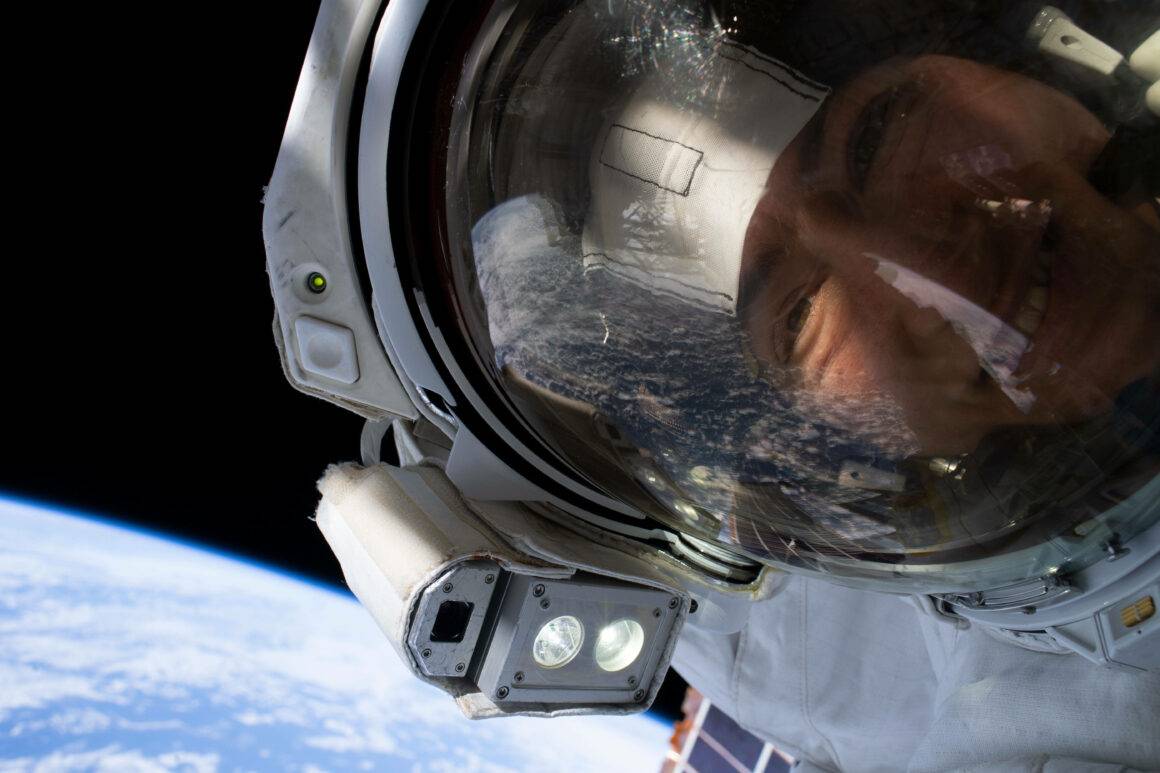 IMAGO / Zuma Wire / NASA | Christina Koch takes a space-selfie with the Earth behind her during a seven hour and 17 minute spacewalk with Jessica Meir to swap a battery unit – the first all-woman spacewalk. October 18, 2019.