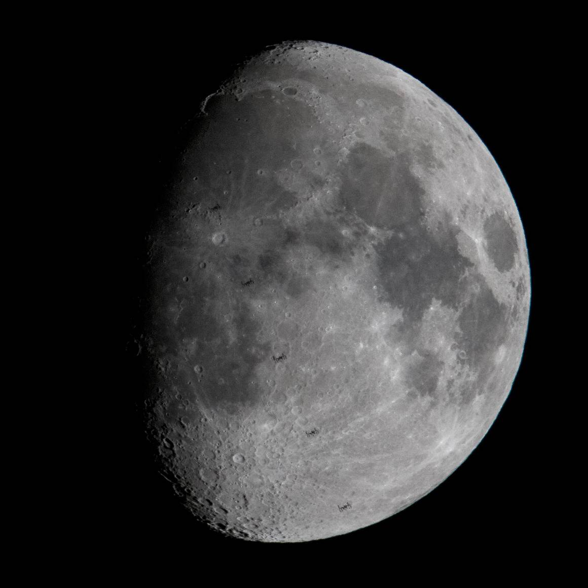 IMAGO / Zuma Wire / Joel Kowsky | A Composite image, made from five frames, shows the International Space Station as it transits the Moon at roughly five miles per second from Chantilly, Virginia. March 16, 2019.