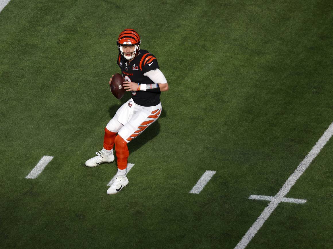 IMAGO / ZUMA Wire / Charles Baus | Cincinnati Bengals quarterback Joe Burrow (9) warms up prior to the NFL Super Bowl LVI.