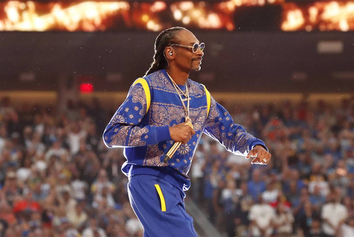 IMAGO / UPI Photo / John Angelillo | Snoop Dogg performing in the Super Bowl LVI Halftime Show. February 13, 2022.