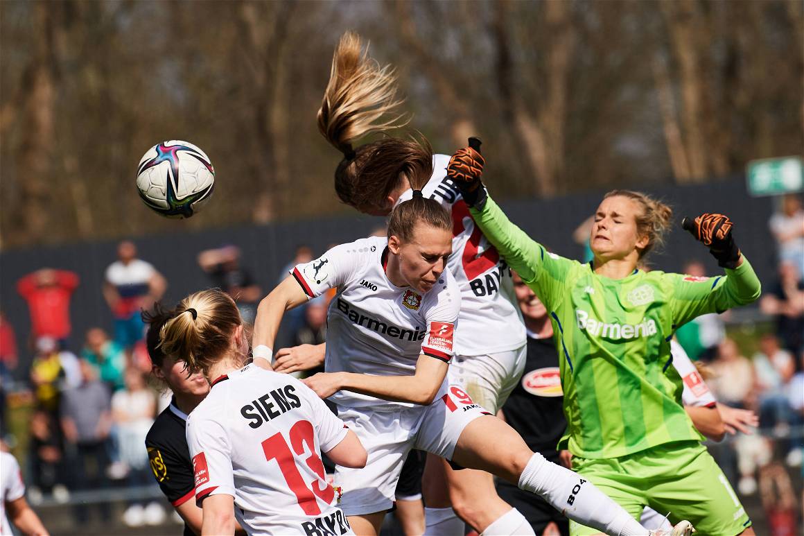 IMAGO / Vitalii Kliuiev | Frauen Bundesliga match FC Köln vs FC Bayer 04 in Cologne, Germany. 17 March, 2022.