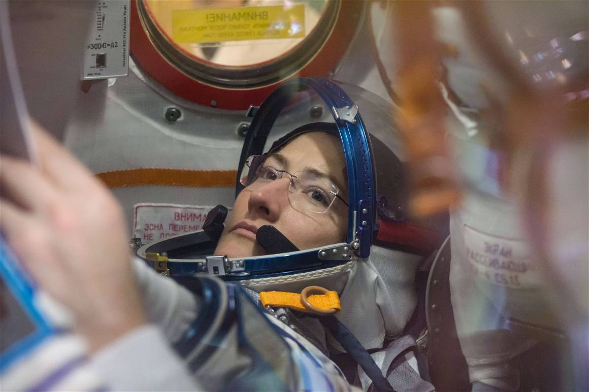 IMAGO / Zuma Wire / NASA | Christina Koch inside the Soyuz MS-12 spacecraft during pre-launch training at the Baikonur Cosmodrome in Kazakhstan. February 27, 2019.