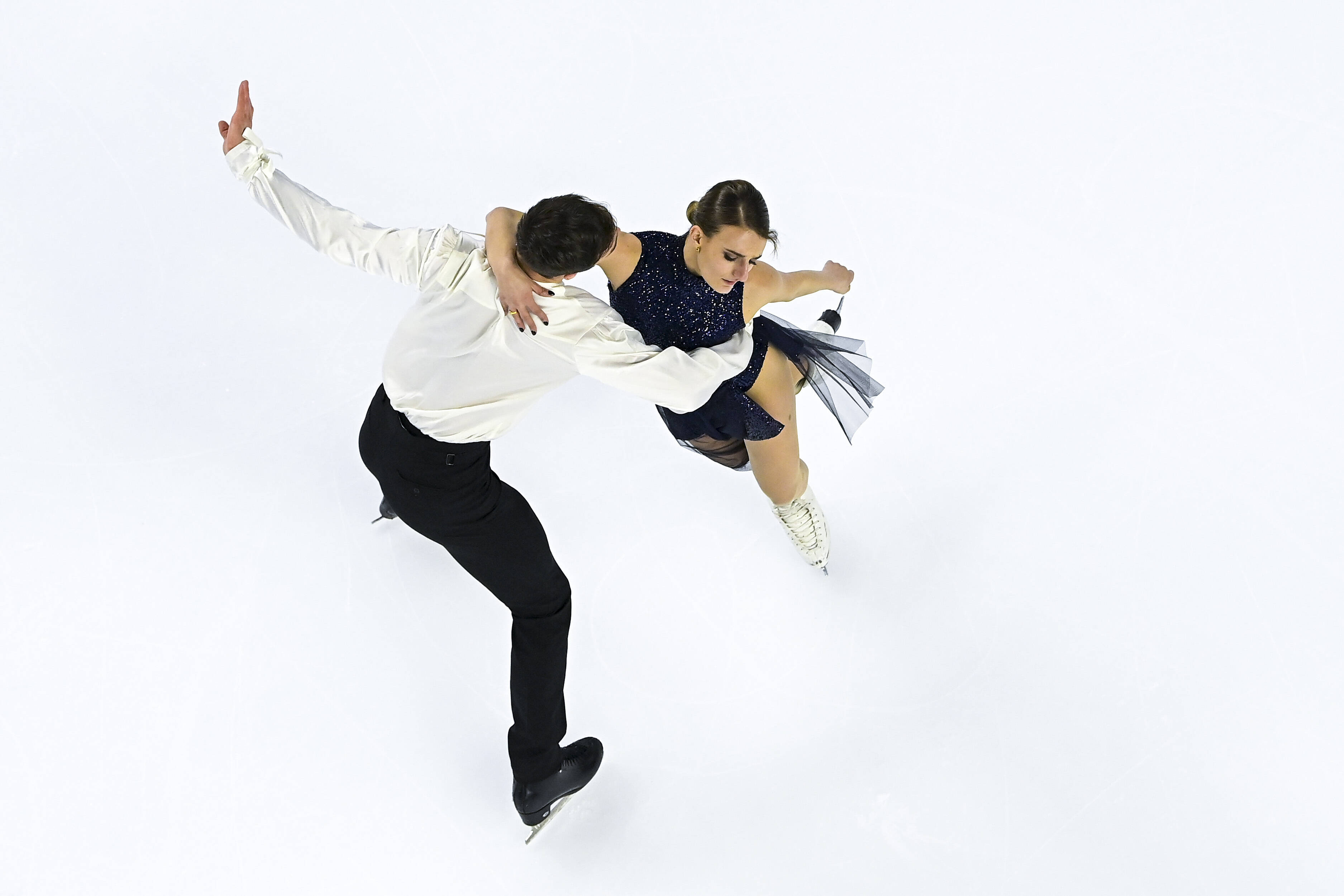 IMAGO / PanoramiC | Gabriella Papadakis and Guillaume Cizeron at the GALA des Championnats de France in Cergy Pontoise on December 18, 2021