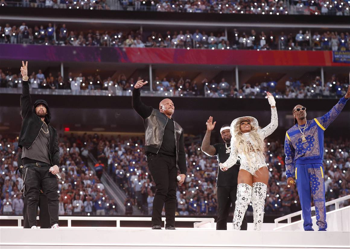IMAGO / UPI Photo / John Angelillo | Dr. Dre, Snoop Dogg, Eminem, Mary J. Blige, and Kendrick Lamar perform at the Super Bowl LVI Halftime Show. February 13, 2022.