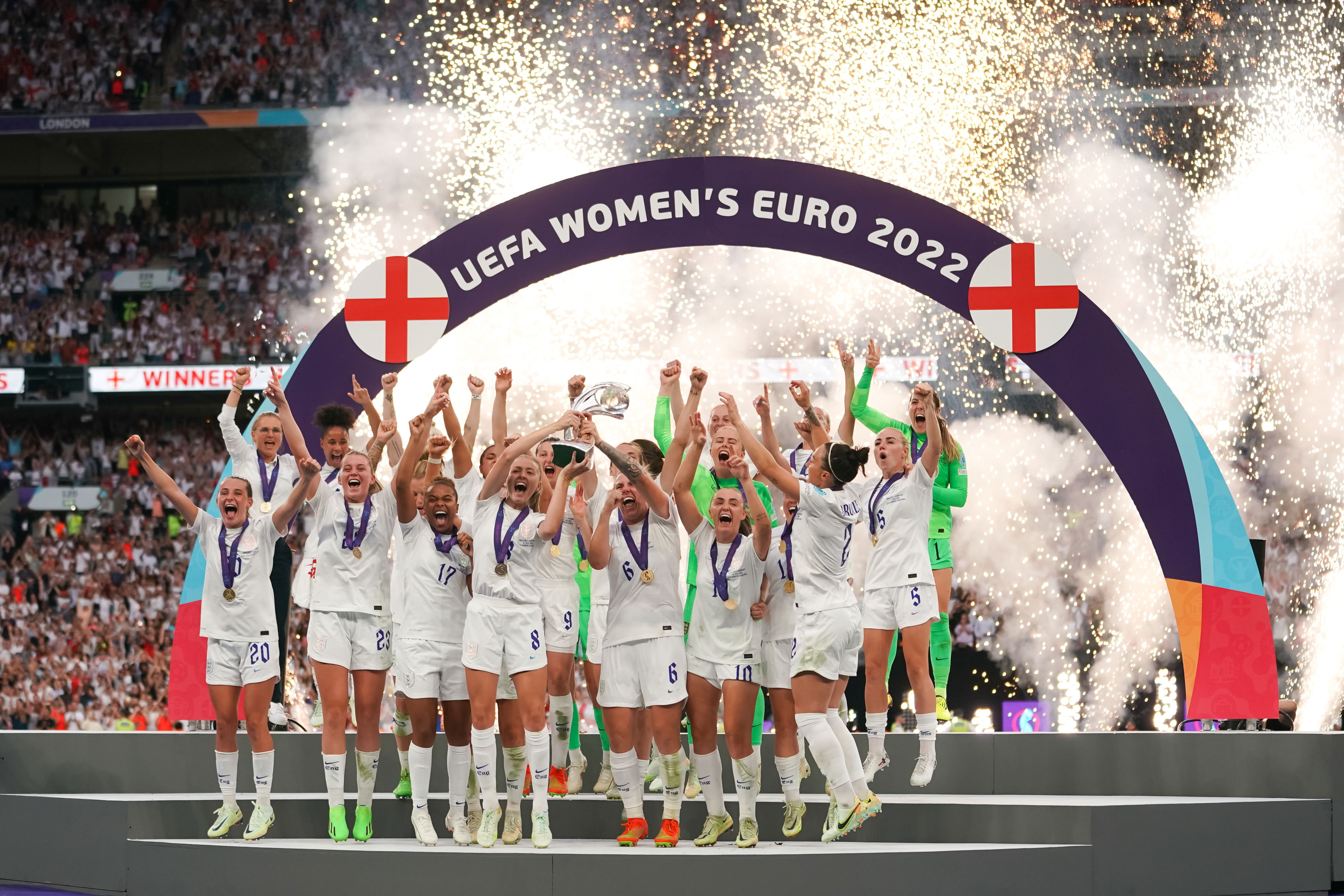 Daniela Porcelli / SPP. Captain Leah Williamson (8 England) lifts the trophy and the team celebrates their victory of the tournament during the trophy ceremony during the UEFA Womens Euro 2022 Final football match between England and Germany at Wembley Stadium, England.