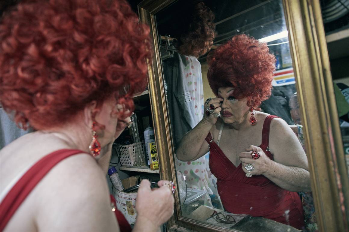 Vilen Gabrielyan, photojournalist, subcultures, Drag queen dressing room