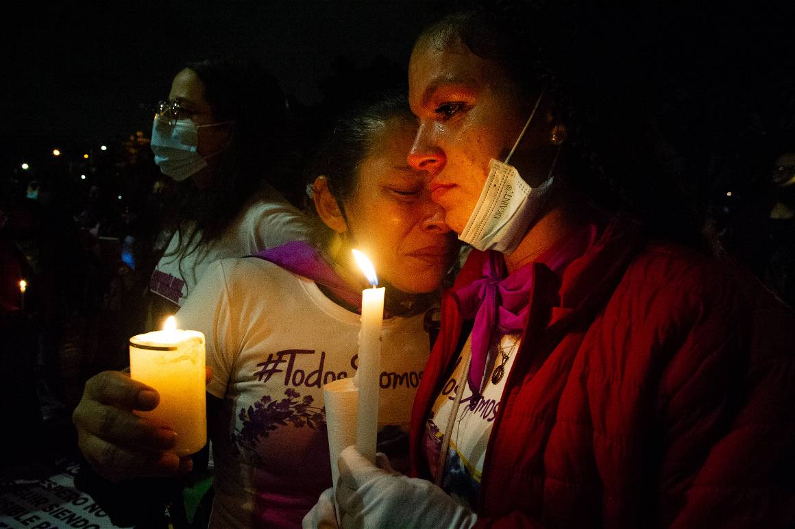 IMAGO / UIG / Chepa Beltran | A mother of a victim of a feminicide crime cries during the International Day for the Elimination of Violence against Women demonstrations in Bogotá, Colombia on November 25, 2021.