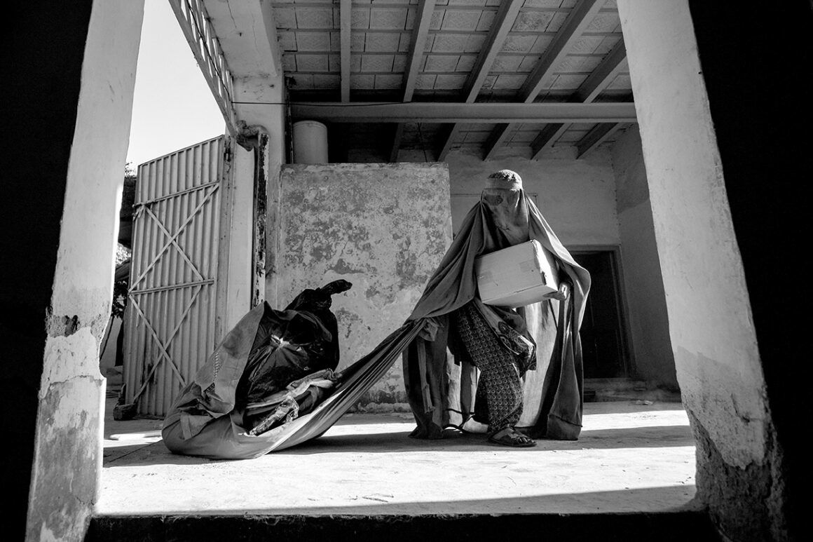 Documentary Photographer Adam Rountree Shares His Experience on the Last Flight from Kandahar After the Taliban Takeover Documentary Photographer Adam Rountree Shares His Experience on the Last Flight from Kandahar After the Taliban Takeover