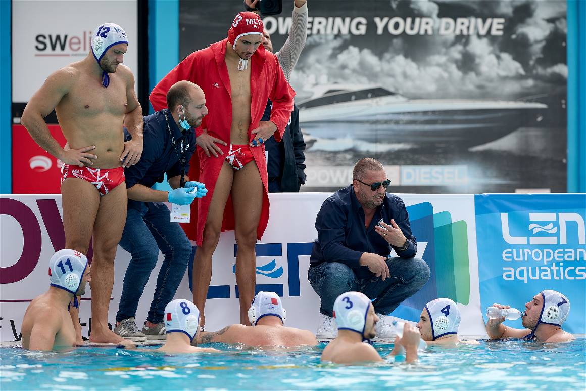 IMAGO / Domenic Aquilina, Karl Izzo, Malta water polo national team head coach talks to his players