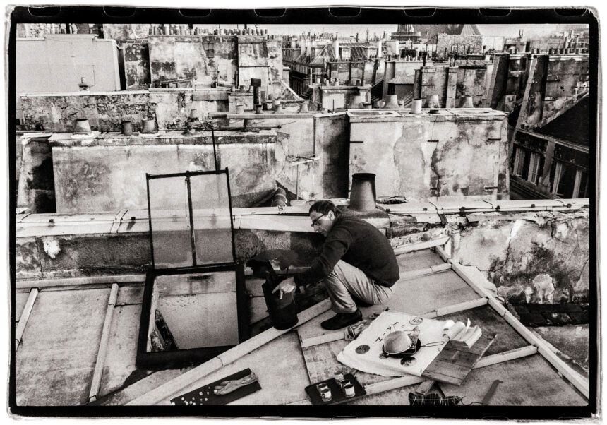 Black and white portrait of artist Robert Filliou in Paris, 1961. Captured by Vera Mercer.
