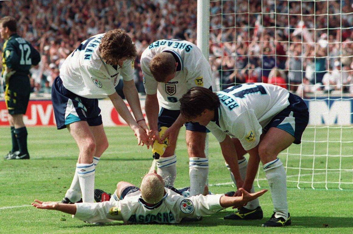 IMAGO / Pressefoto Baumann | Paul Gascoigne celebrates his goal with Mac Manaman, Shearer, and Redknapp during the UEFA Euro 1996 match between England and Scotland. 