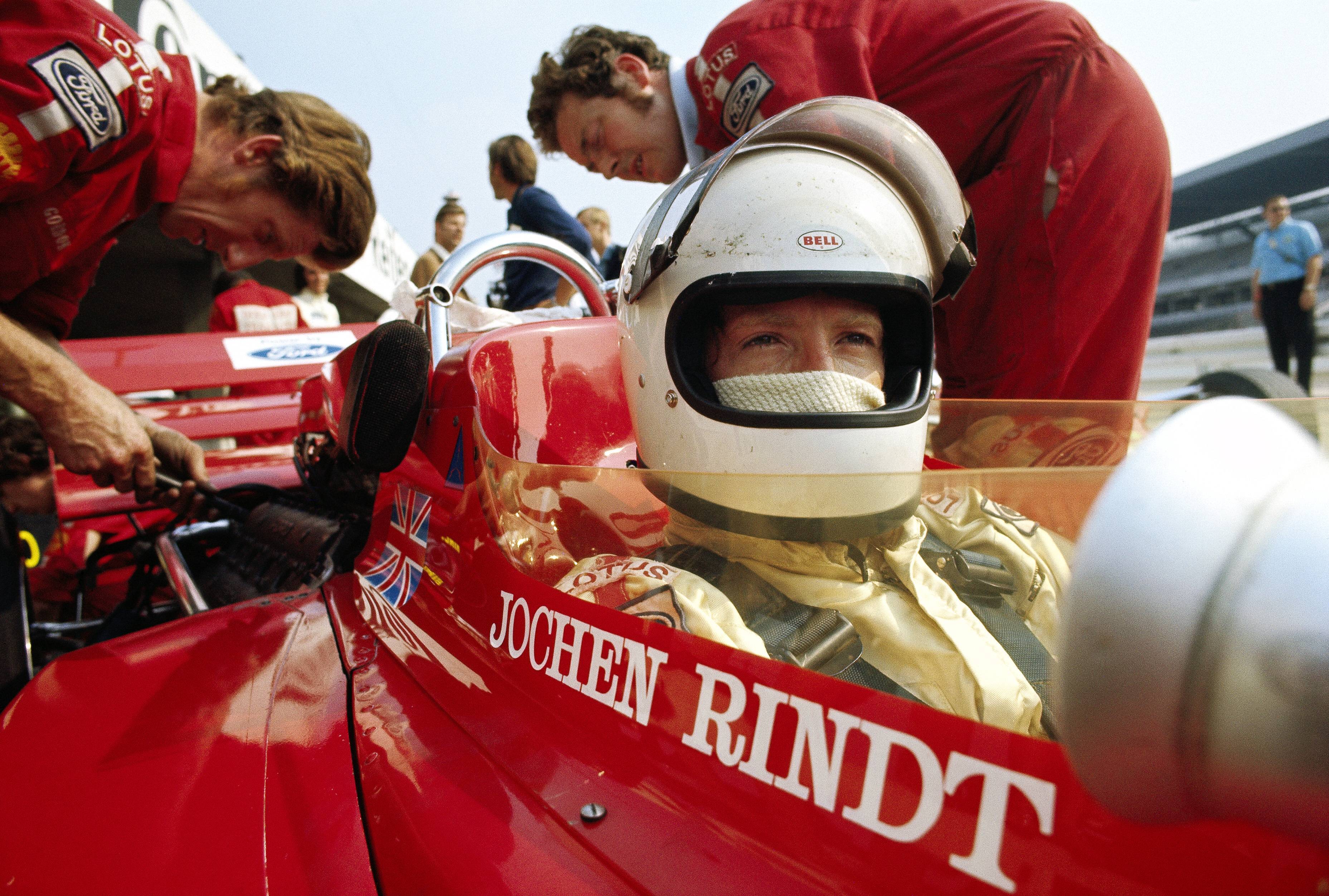 IMAGO / Motorsport Images / Rainer Schlegelmilch | Jochen Rindt sits in his Lotus 72C Ford whilst mechanics work on the engine during the German GP at Hockenheimring. 2 August, 1970.