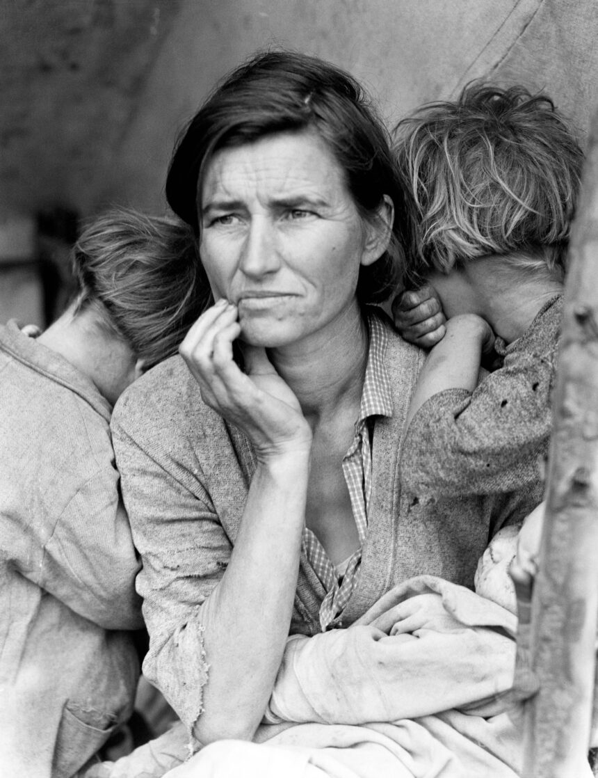 the photo of migrant mother by Dorothea Lange