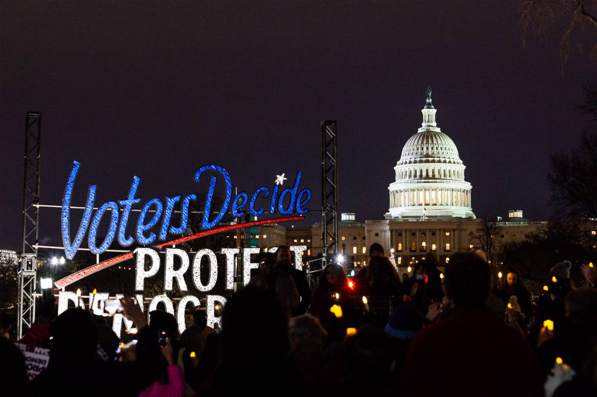 IMAGO / NurPhoto / Allison Bailey | Vigil for Democracy on anniversary of the Capitol insurrection on January 6, 2022.