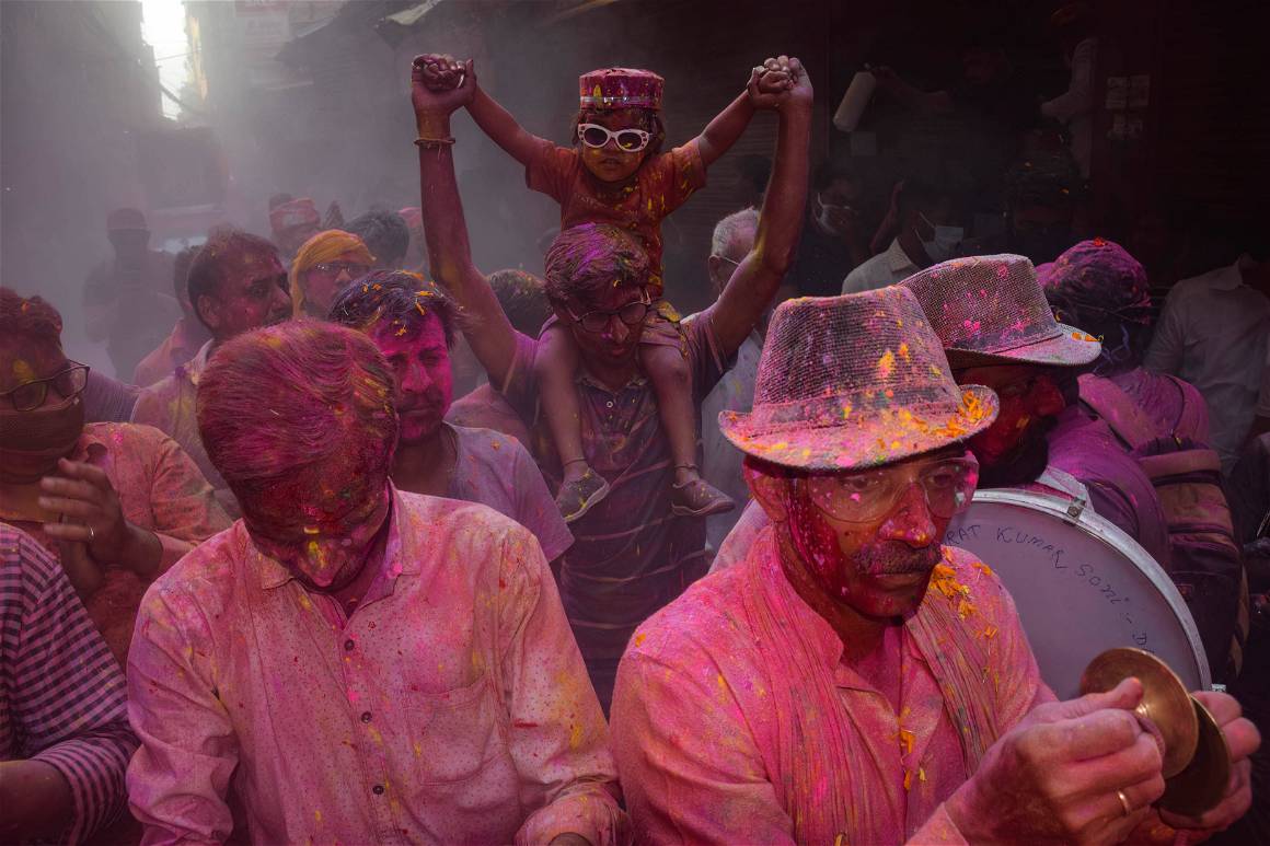 Holi festival, street in colour. IMAGO/ZUMA Wire