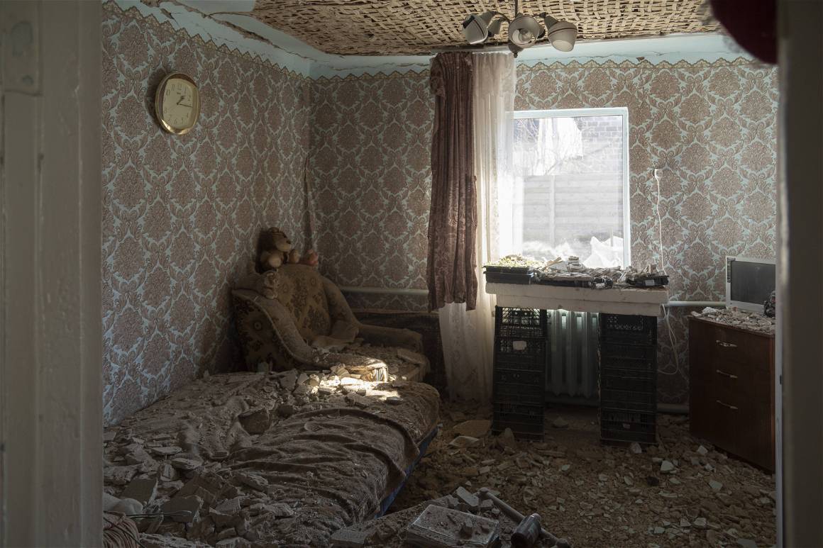 IMAGO / NurPhoto / Andrea Filigheddu. Stari Petrivtsi, Ukraine. Damaged houses after missile impacts 30km north of Kyiv.