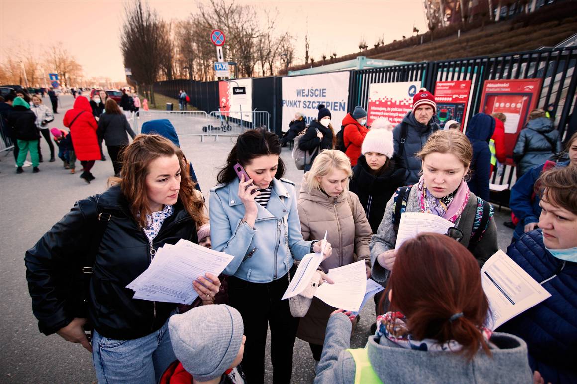IMAGO / NurPhoto / STR. 19 March, 2022. Warsaw, Poland. Mass Registration For Social Security Numbers For Ukraine Refugees.