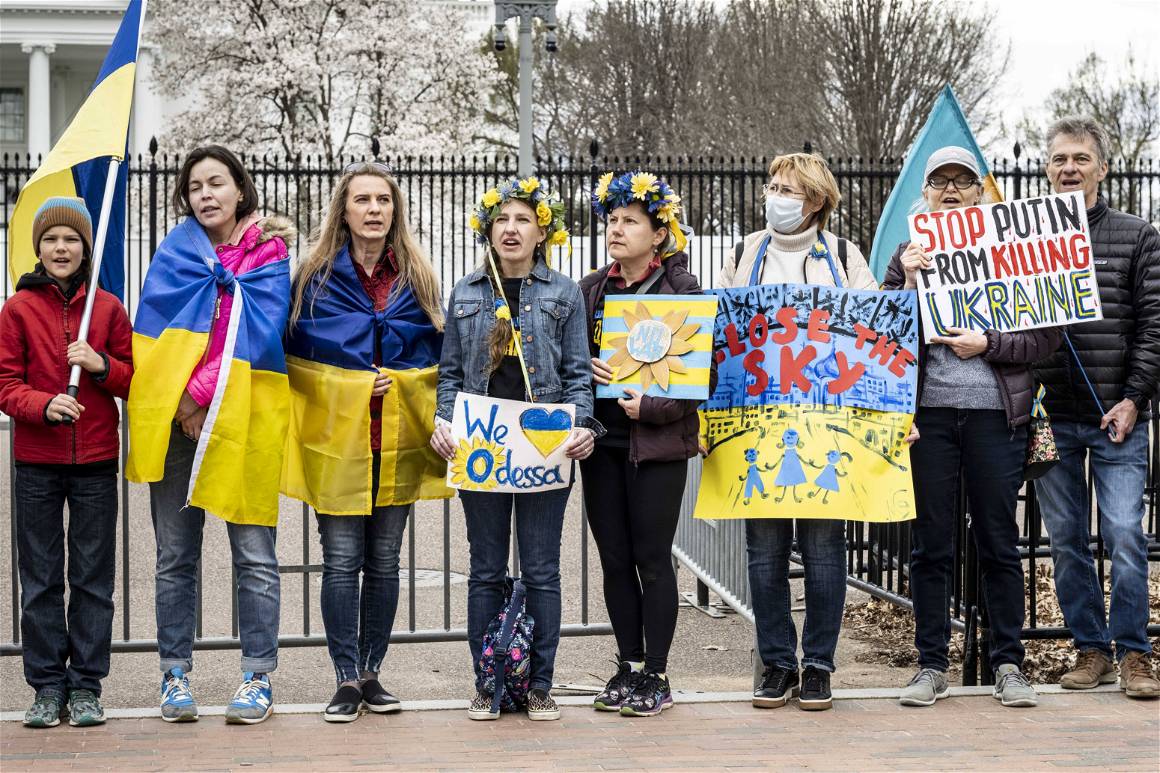 IMAGO / ZUMA Wire / Michael Brochstein. 20 March, 2022, Washington DC, USA. A rally in front of the White House in support of Ukraine.