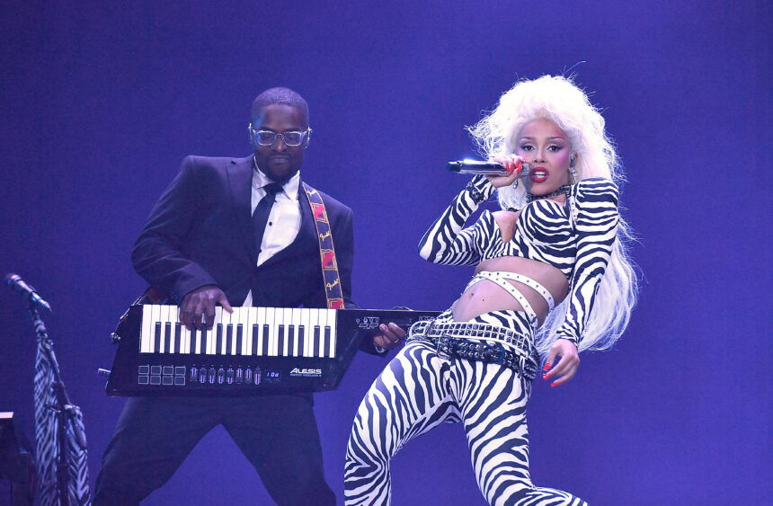 Best Editorial Entertainment Photo of August