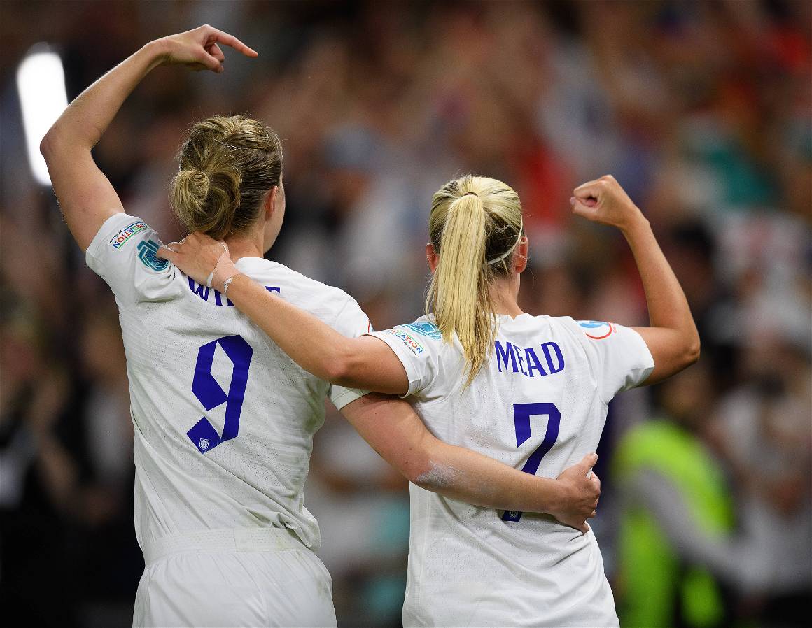 IMAGO / PA Images / Mark Pain | England's Ellen White celebrates with Beth Mead after their victory over Norway.