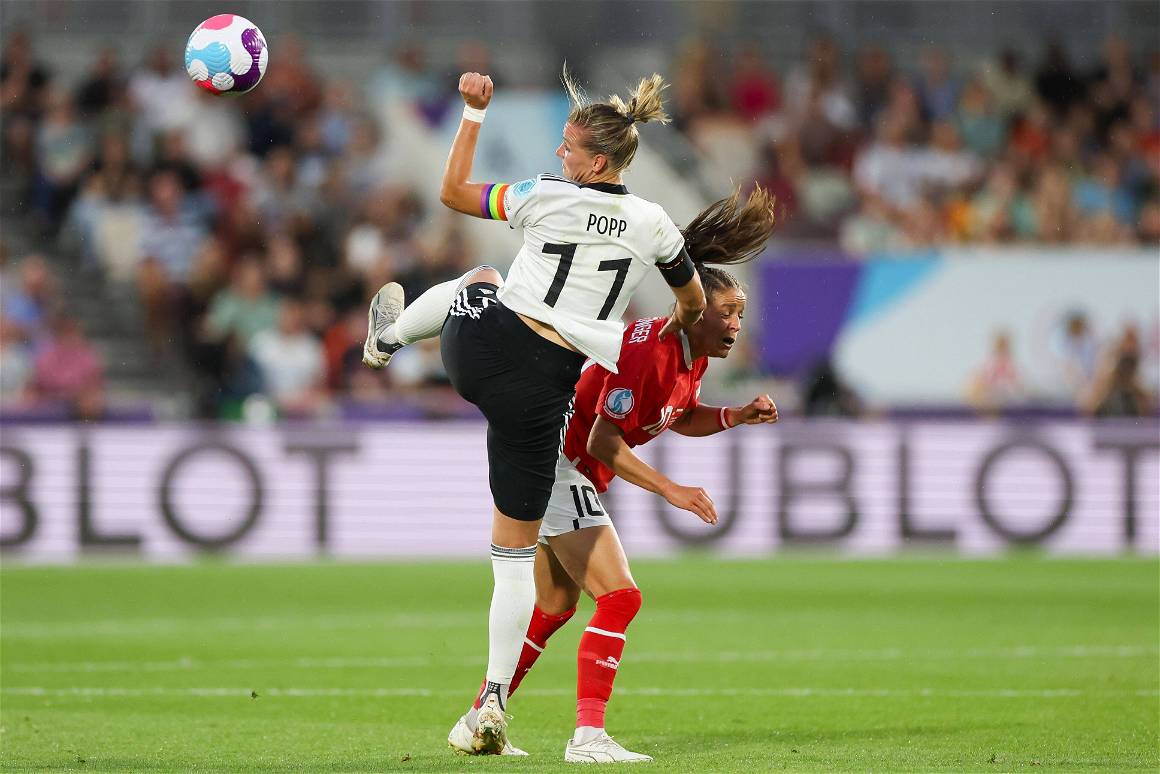 IMAGO / Shutterstock / Simon Dael | UEFA Women's EURO 2022, Alexandra Popp of Germany and Laura Feiersinger of Austria battle for the ball.