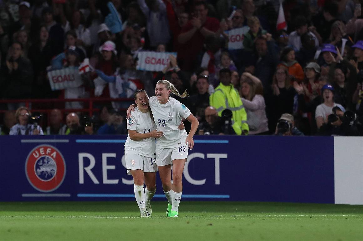 IMAGO / NurPhoto / MI News | UEFA Women's EURO 2022, England's Fran Kirby celebrates with Alessia Russo after scoring their fourth goal during their Semi Final against Sweden.