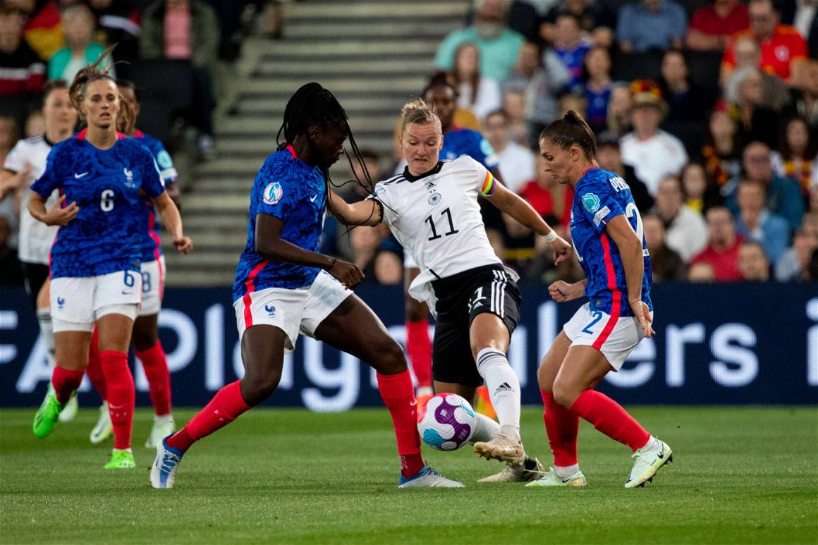 IMAGO / Sports Press Photo / Liam Asman | UEFA Women's EURO 2022, Alexandra Popp 11 Germany in action during the Semi Final against France.
