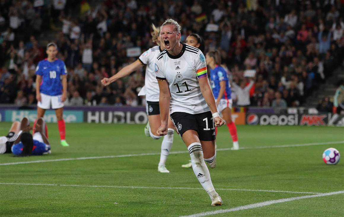 IMAGO / Sportimage / Paul Terry | UEFA Women's EURO 2022, Alexandra Popp of Germany celebrates after she scores to make it 2-1 against France.
