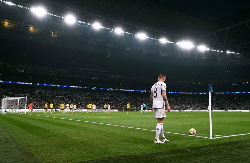 Toni Kroos corner kick clf